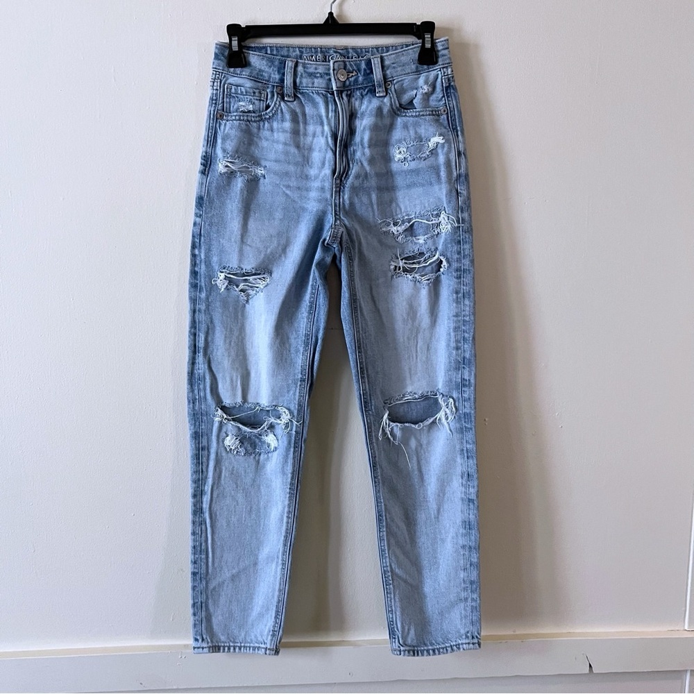 American Eagle Mom Straight Jeans AE Distressed Light Wash  SZ 00 Reg